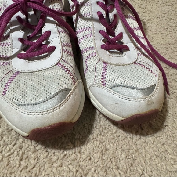 Vionic Shoes - Picture 2 of 7